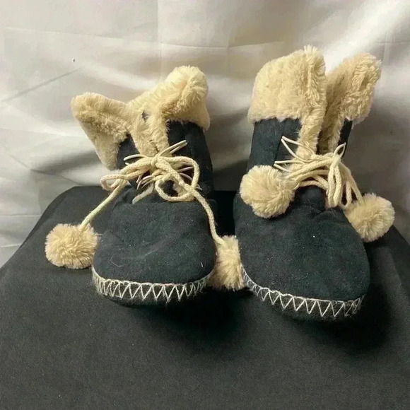 LOOBA WOMENS SIZE SMALL 5/6BLACK SLIPPER FAUX FUR LINING POM POM TIE - Picture 2 of 9